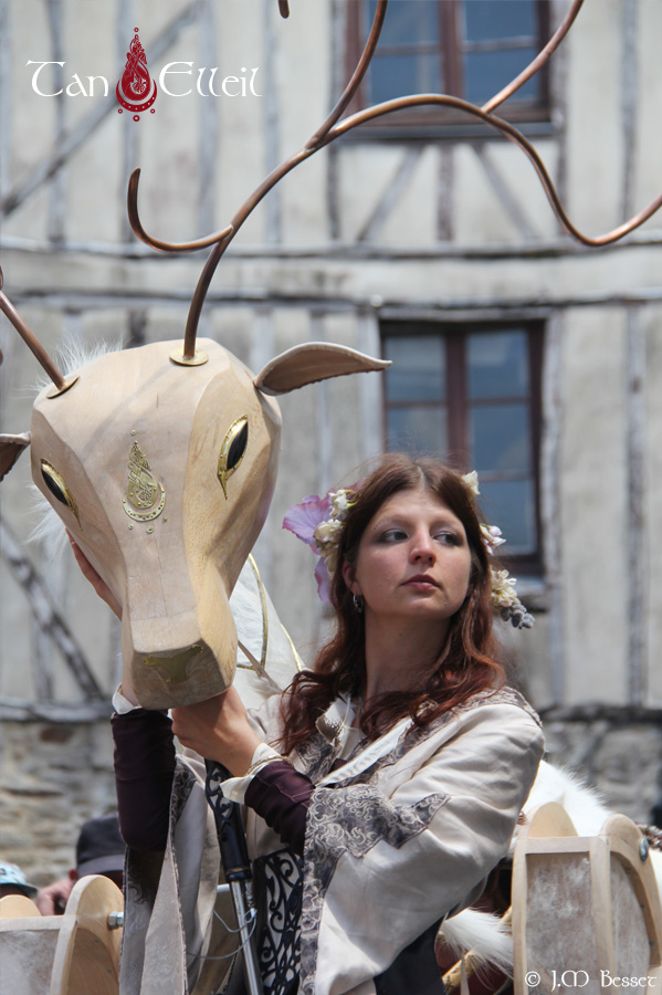 Marionnettiste de la déambulation musicale fantastique