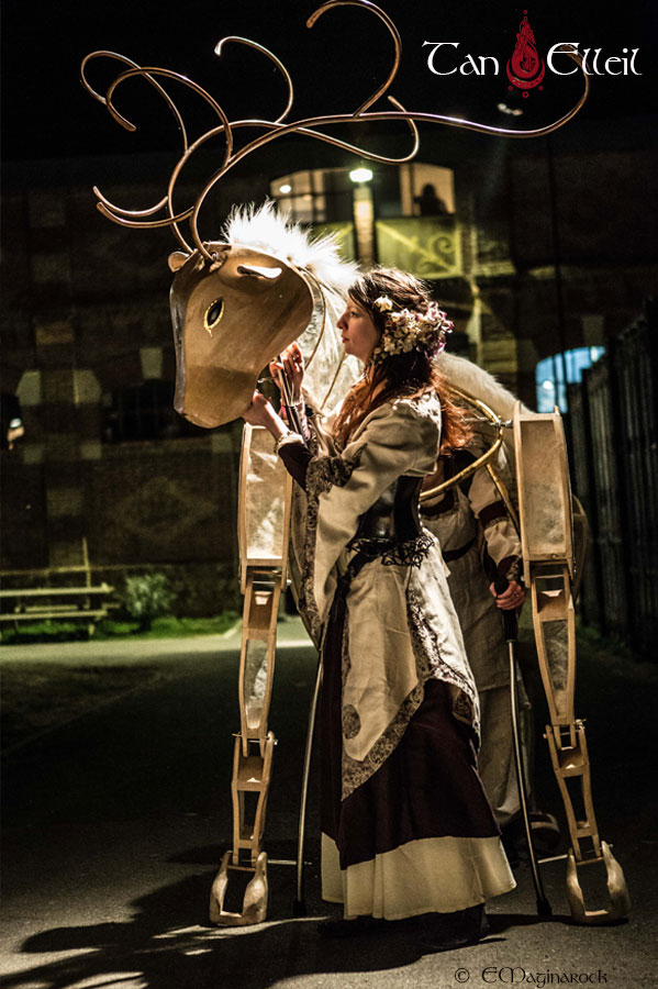 Marionnettiste de la déambulation musicale fantastique