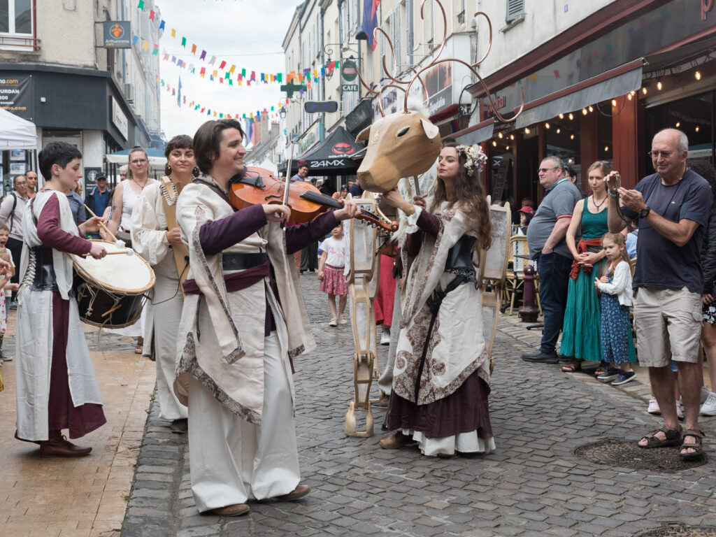 Les musiciens de la déambulation musicale fantastique