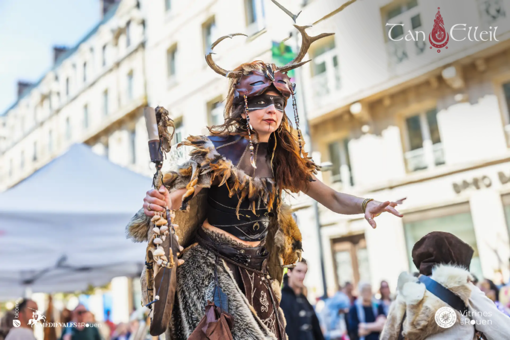 tan-elleil-cernunnos-deambulation-musicale-echassier-celte15 L'échassier de la déambulation musicale celte Cernunnos avec échassier