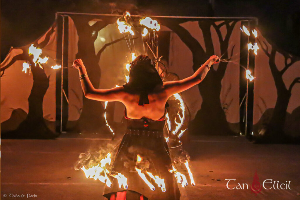 Costume de feu du spectacle de feu médiéval fantastique